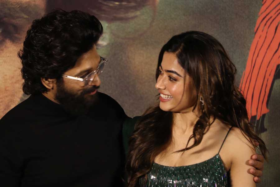 Allu Arjun And Rashmika Mandanna Promote Pushpa In Mumbai