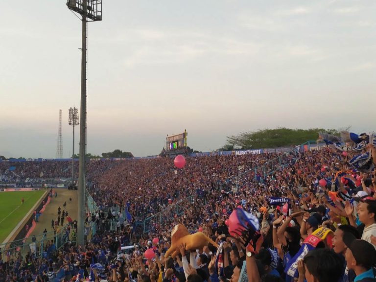 Indonesia Stadium Stampede Leaves 125 Dead » Deccan Mirror