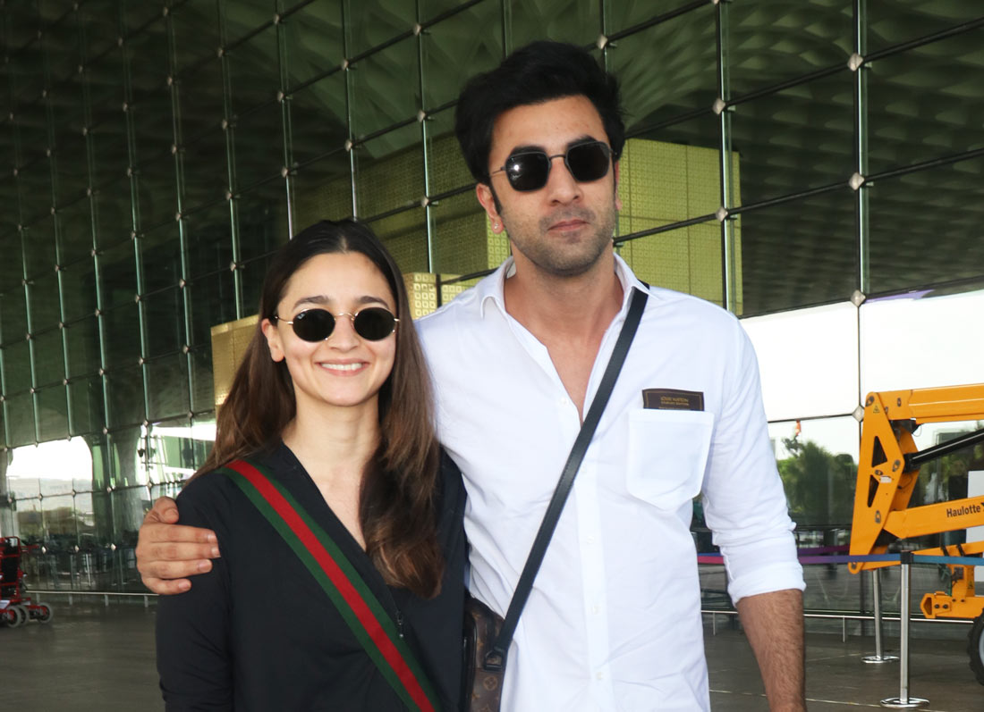 Ranbir Kapoor and Alia Bhatt spotted at the Airport - See Pictures