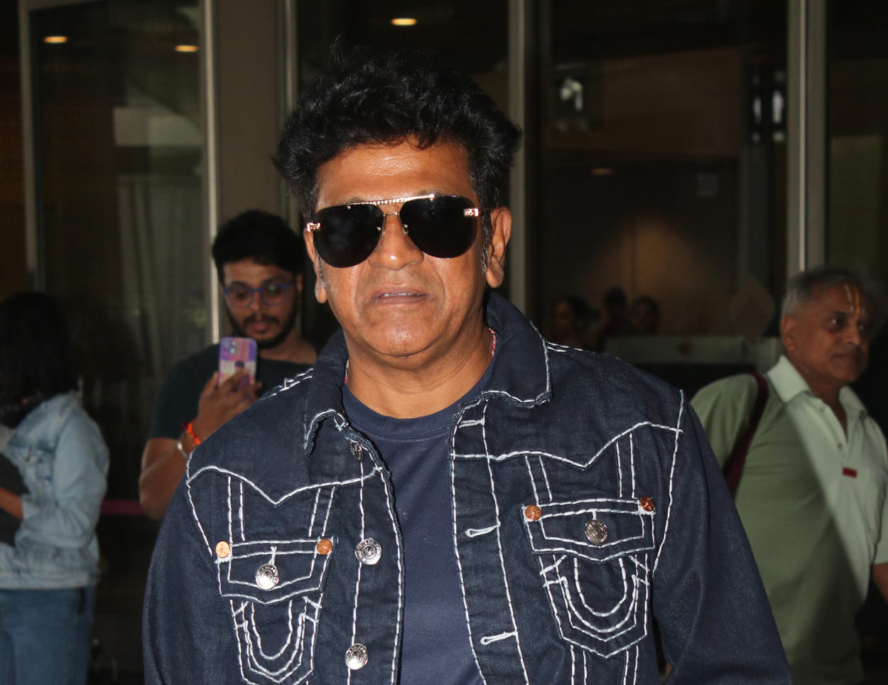 Shiva Rajkumar spotted in Mumbai - Pics and Video » Deccan Mirror