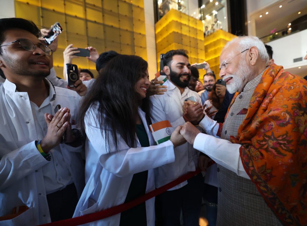 Indian diaspora greet PM Modi in Ukraine