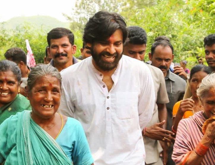 pawan-kalyan-with-villagers