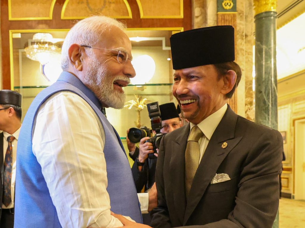 Modi-and-Brunei-Sultan