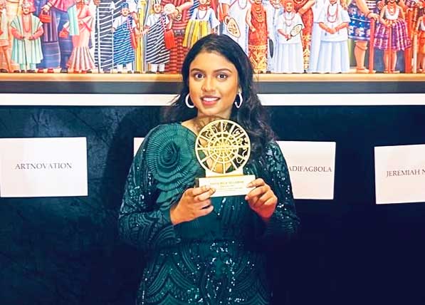 anshu-with-her-global-award