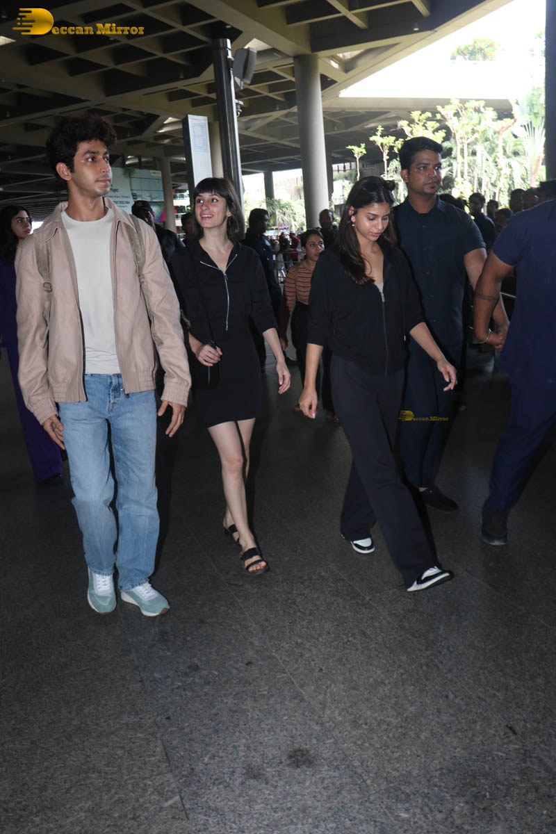 Suhana Khan And Khushi Kapoor Spotted At The Airport See Pics